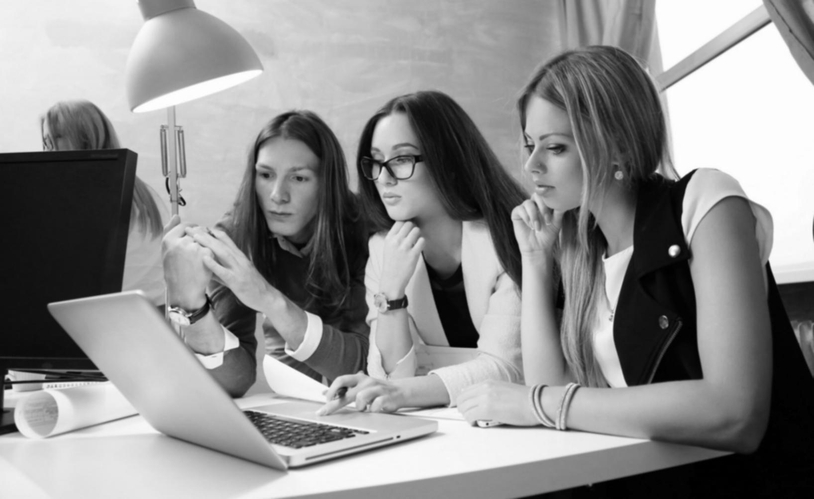 Participants d'un atelier gorifyravia en session de travail collaboratif